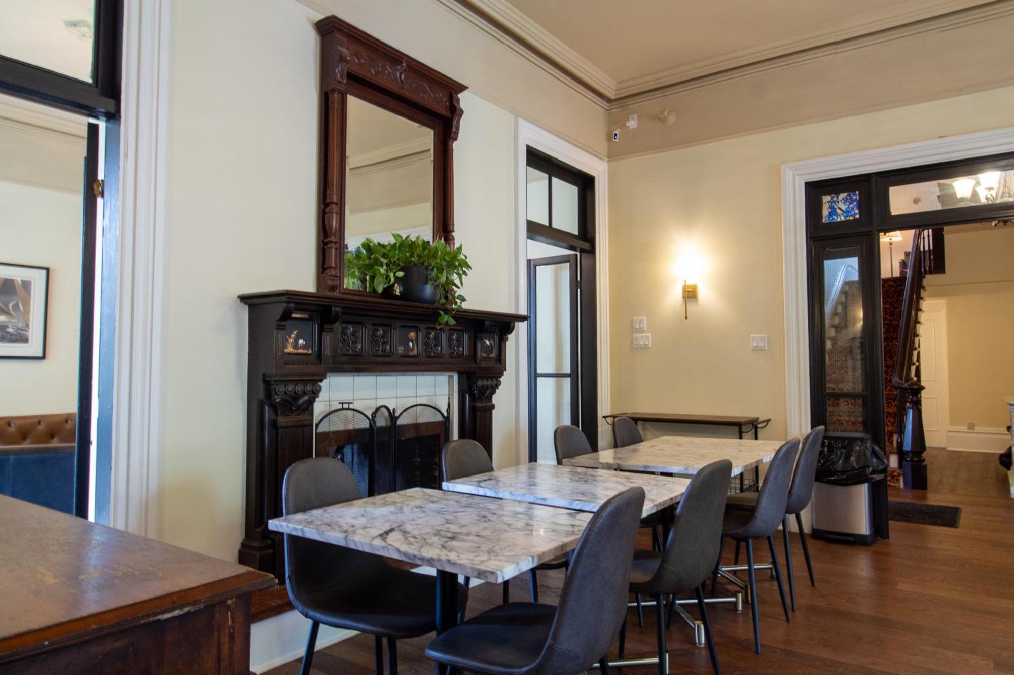 Hochelaga Inn Κίνγκστον Εξωτερικό φωτογραφία